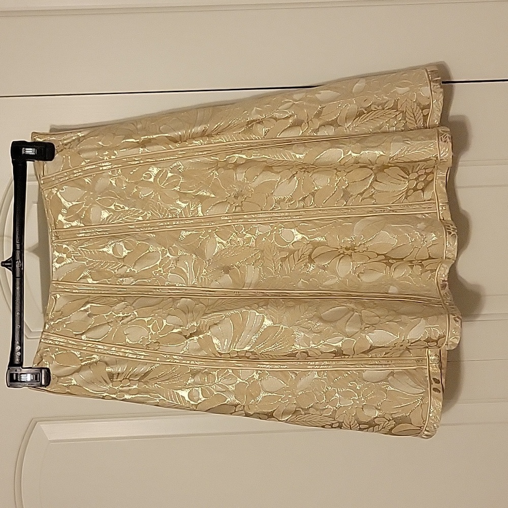 Stunning Carmen Marc Valvo Cream Floral A-Line Skirt